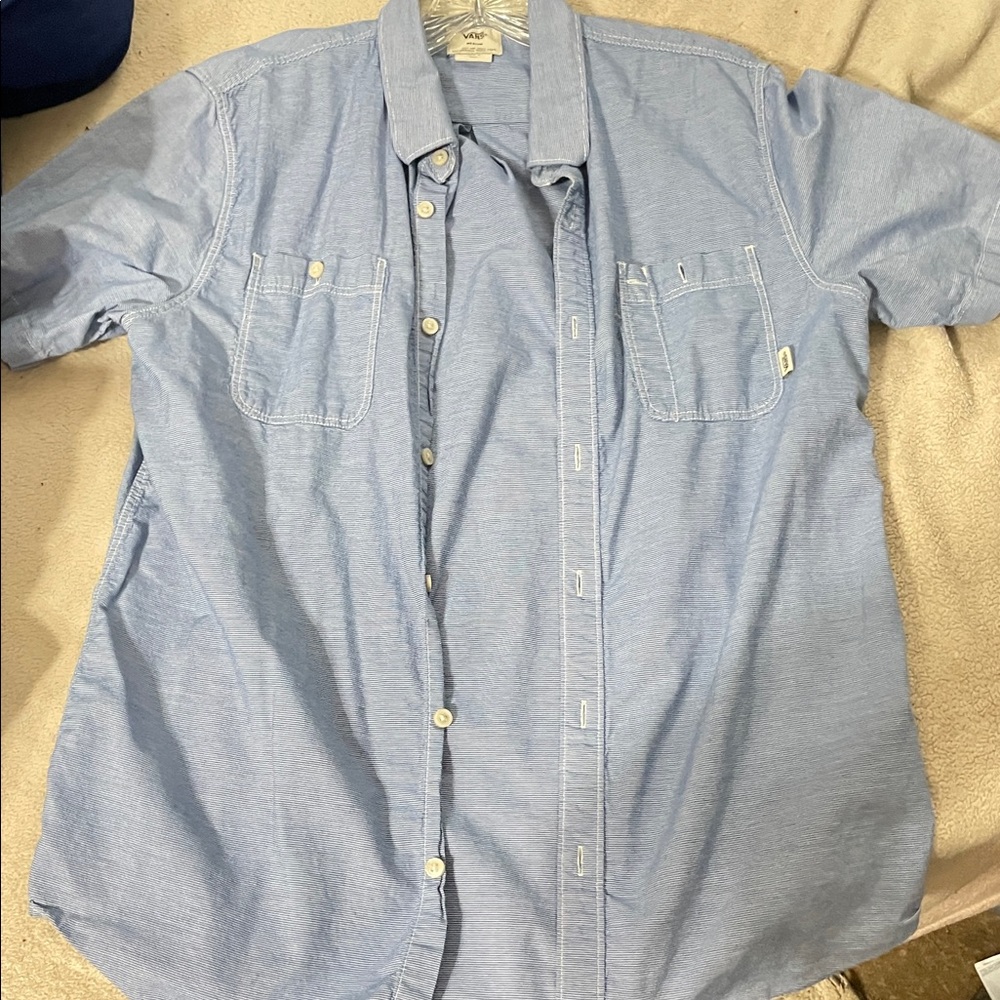 VANS Men’s Short Sleeve Button Down Shirt Size Medium
